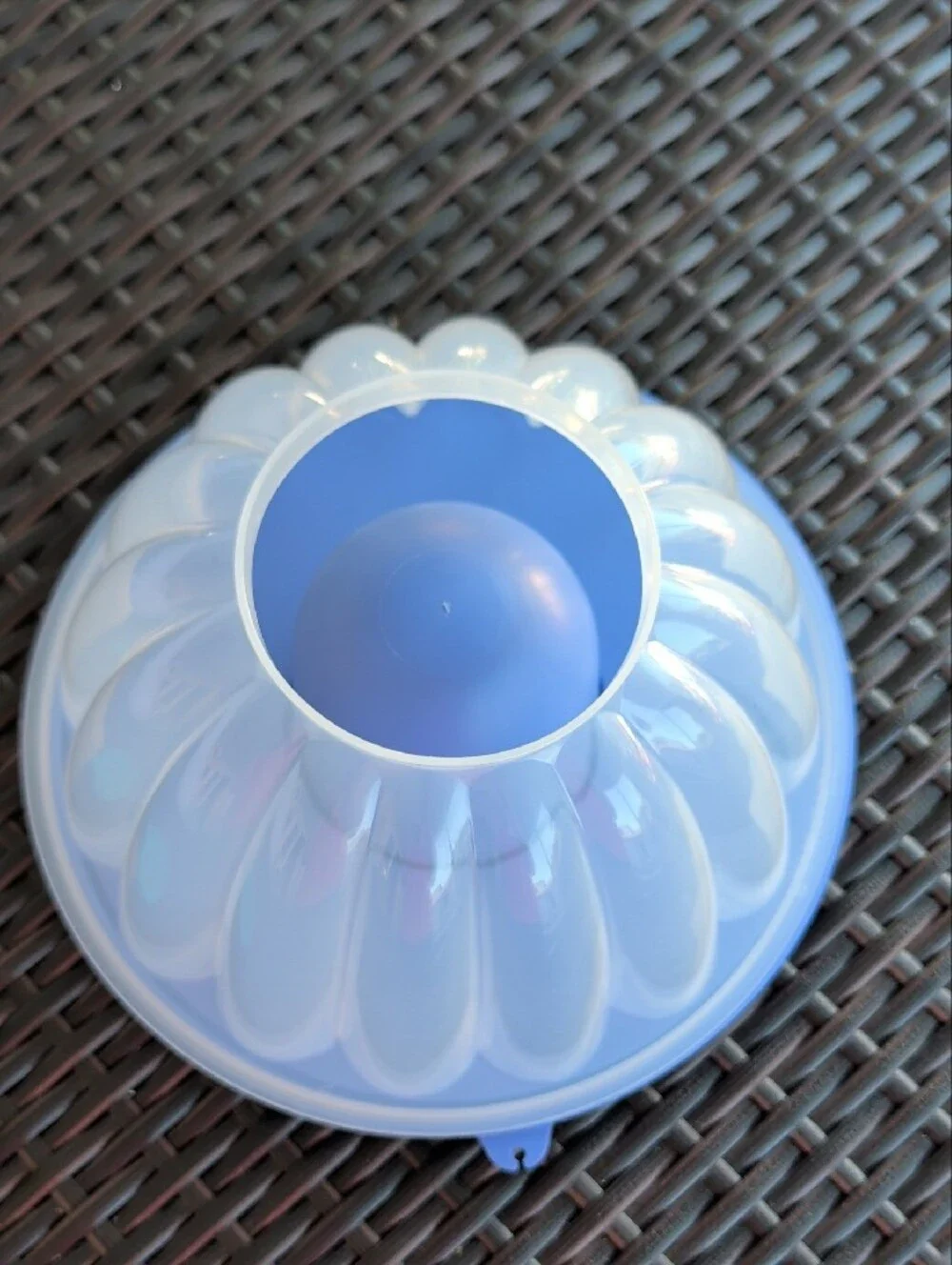NWT Tupperware Large Jell-o Mold